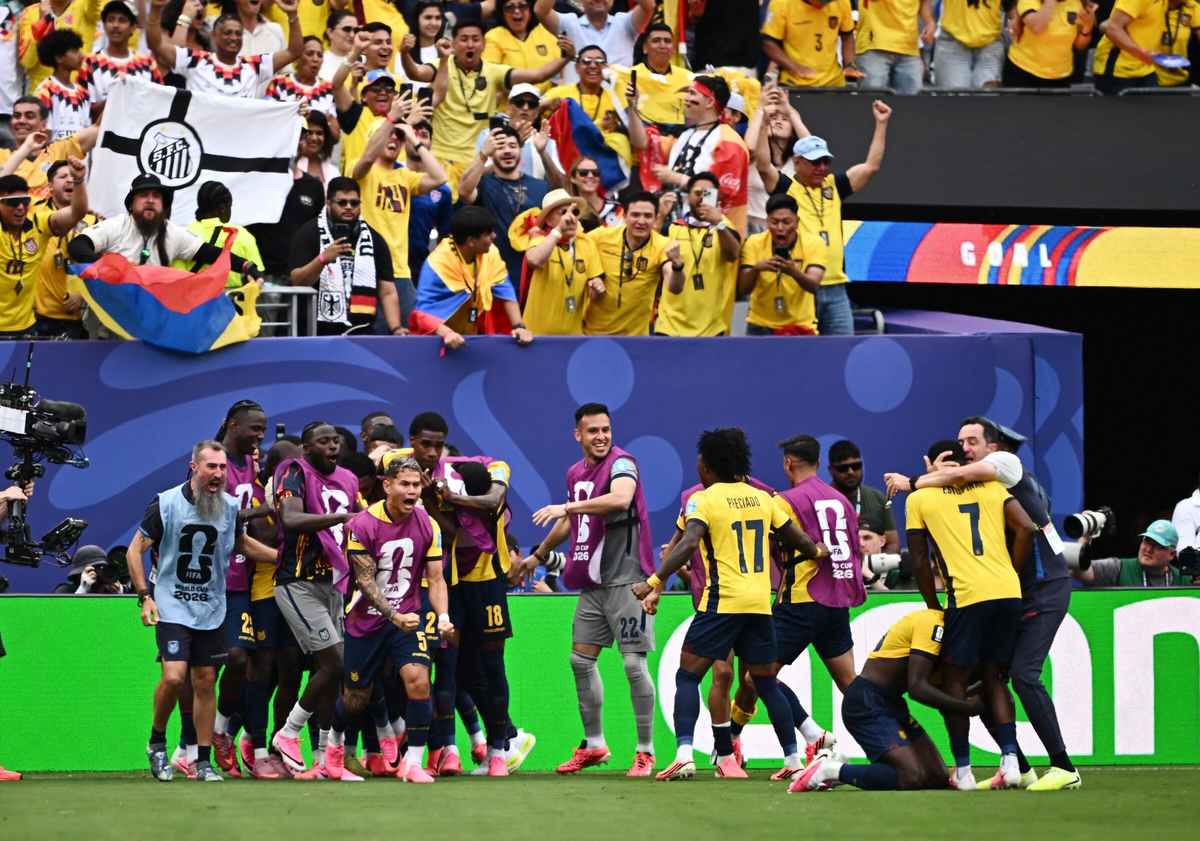 Ecuador quật ngã Đức, lách khe cửa hẹp vào vòng knock-out - hình ảnh - go88bet.vip