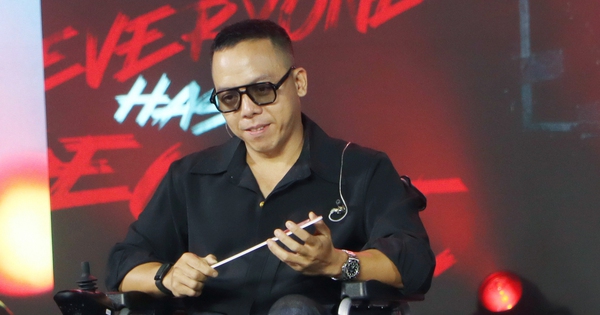 GO88 đổi thưởng: Hoàng Touliver xuất hiện bằng xe lăn tại fan meeting Space Speaker - hình ảnh - go88bet.vip