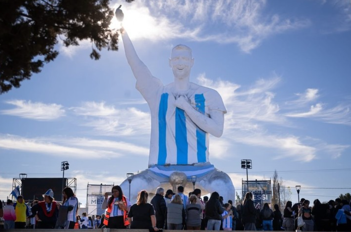Argentina khánh thành tượng Messi cao 26 mét: góc nhìn mới cho người chơi Việt - hình ảnh - go88bet.vip Argentina khánh thành tượng Messi cao 26 mét: góc nhìn mới cho người chơi Việt - hình ảnh - go88bet.vip