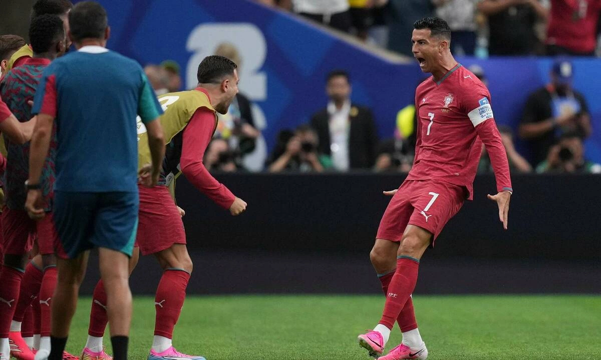 Ibrahimovic chê Ronaldo: ‘Cứ như vừa trở về từ hành tinh khác’ - hình ảnh - go88bet.vip Ibrahimovic chê Ronaldo: ‘Cứ như vừa trở về từ hành tinh khác’ - hình ảnh - go88bet.vip